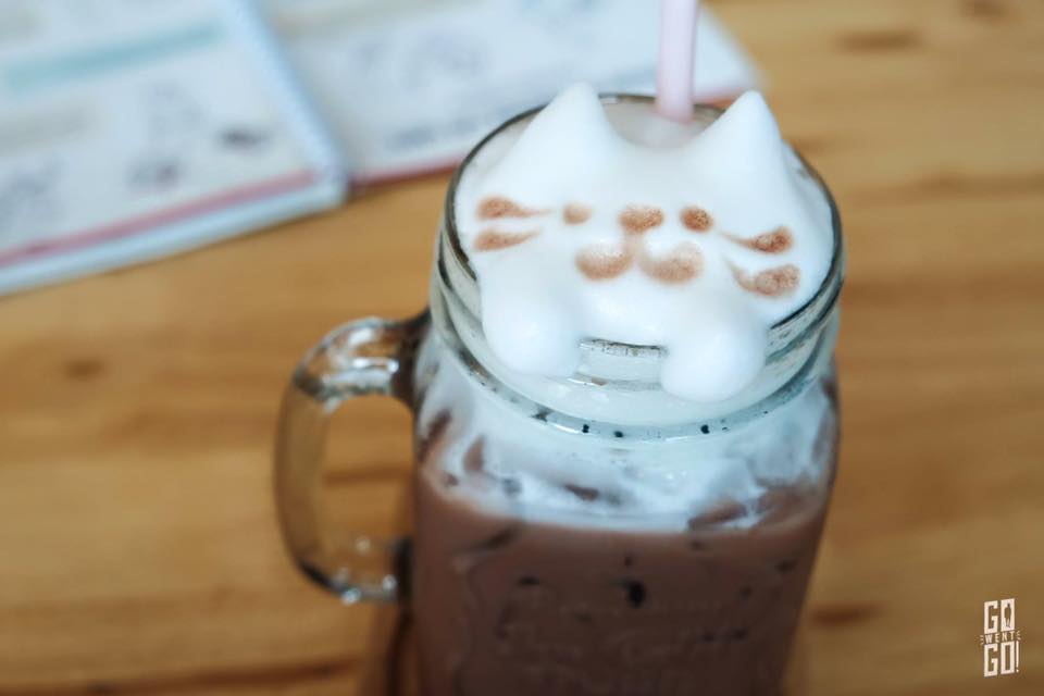 Makura Cat Cafe (2)